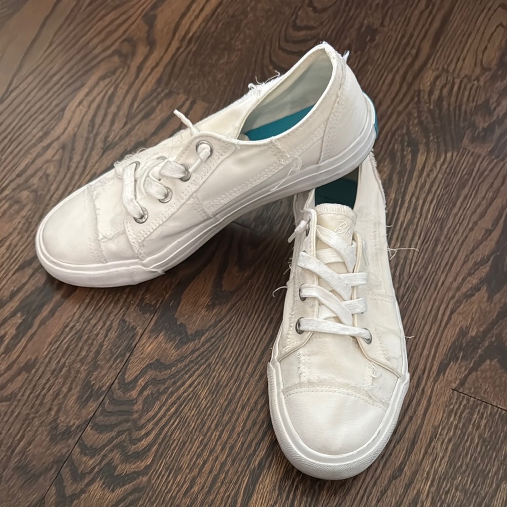 Women's White Casual Sneakers